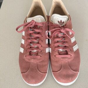 Adidas Gazelle sneakers women’s 9.5 pink